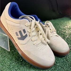 Etnies “Marana” in size 6